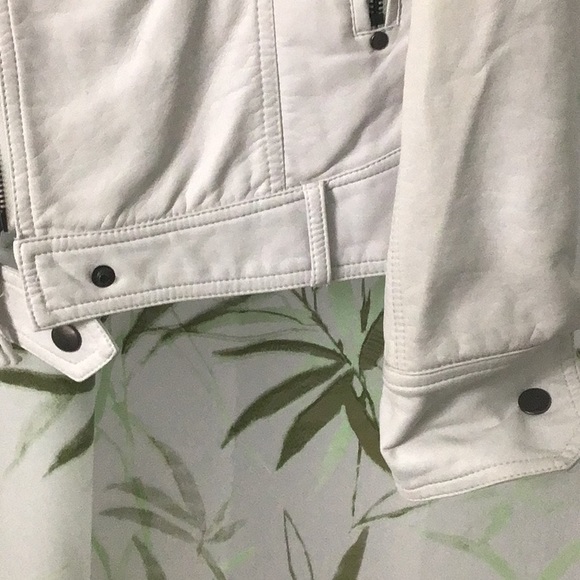 NWOT Black Rivit White Leather Look Jacket. Large. 100% Polyurethane, lined. - Picture 6 of 9